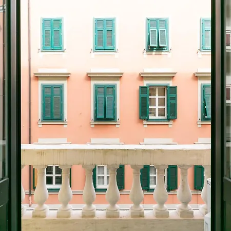 Family - Center * Τεργέστη